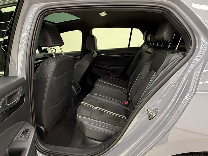 Фото 8 - Volkswagen Golf