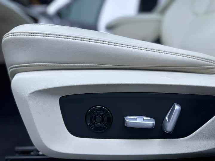 Фото 15 - LiXiang One