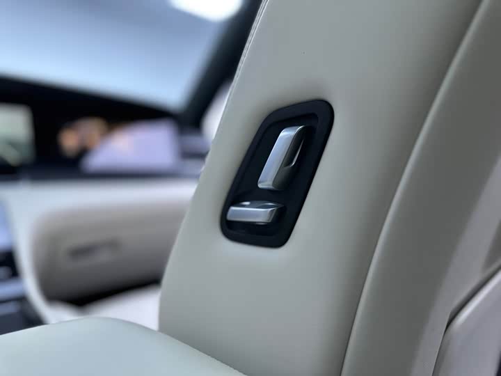 Фото 25 - LiXiang One