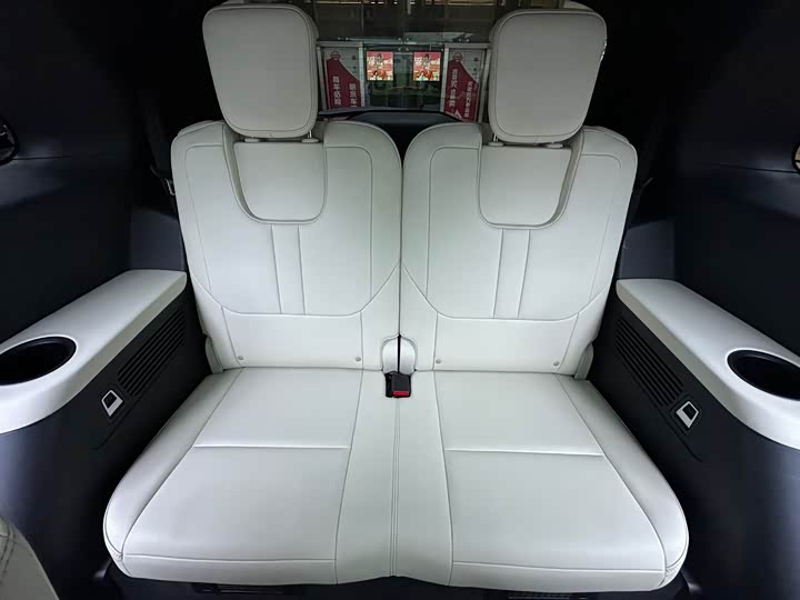 Фото 26 - LiXiang One