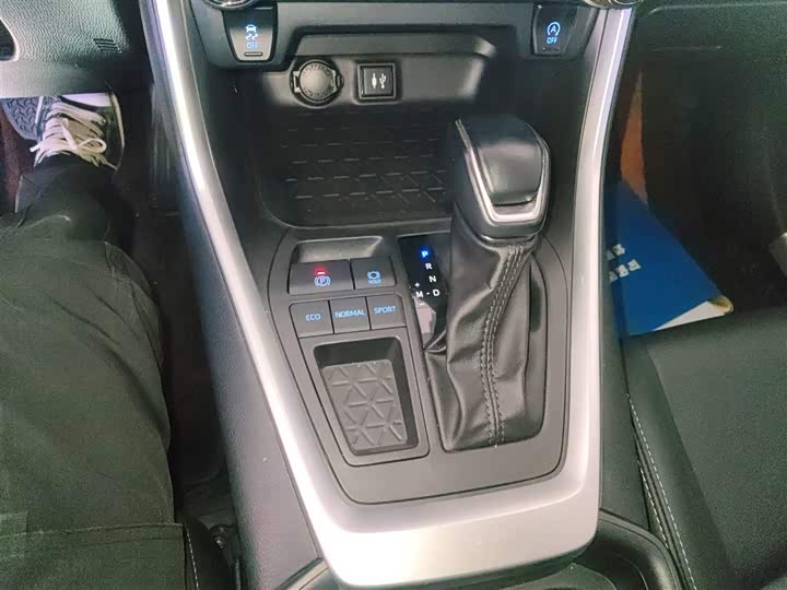 Фото 14 - Toyota Wildlander