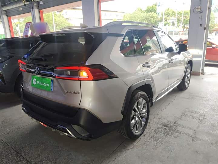 Фото 7 - Toyota Wildlander