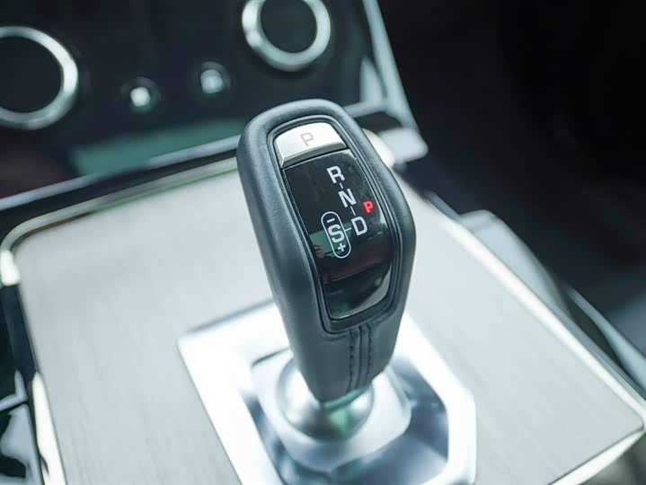 Фото 9 - Land Rover Range Rover Evoque L Hybrid