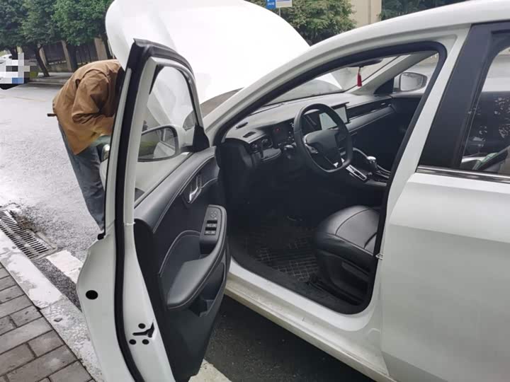 Фото 14 - Roewe i5