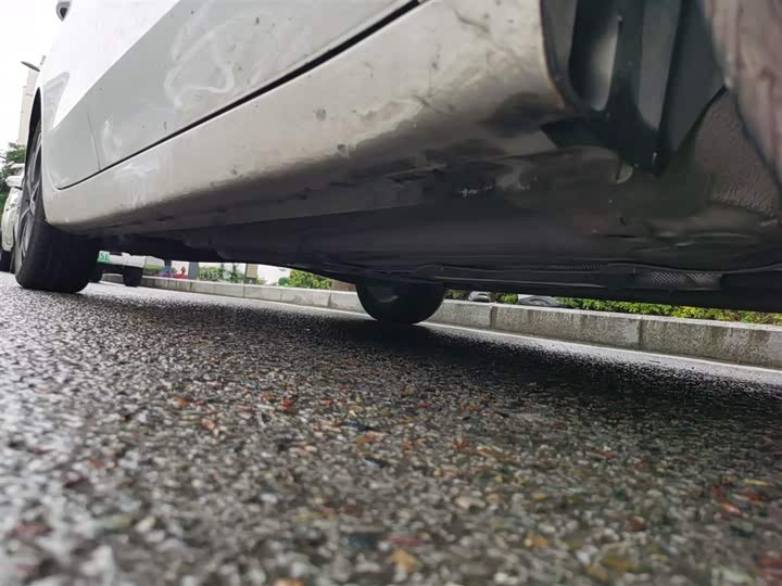 Фото 16 - Roewe i5