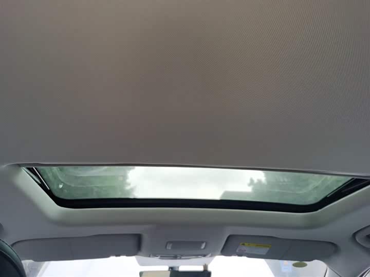 Фото 9 - Roewe i5