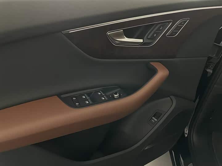 Фото 11 - Audi Q7