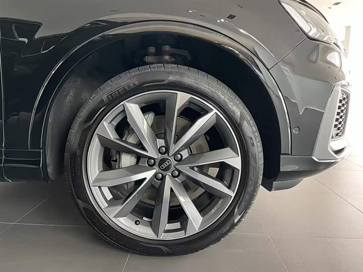 Фото 12 - Audi Q7