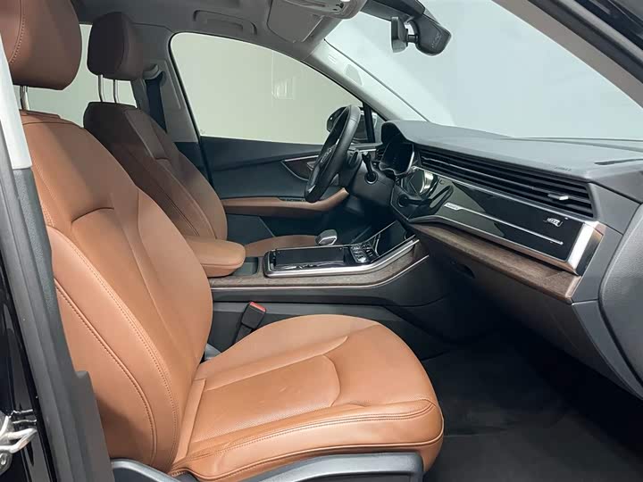 Фото 13 - Audi Q7