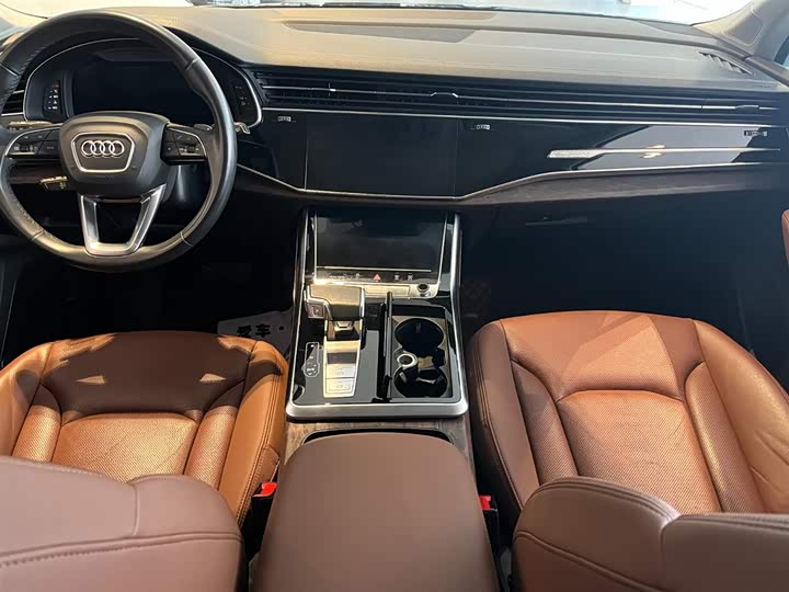 Фото 9 - Audi Q7