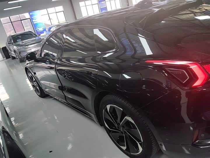 Фото 5 - Zeekr 001