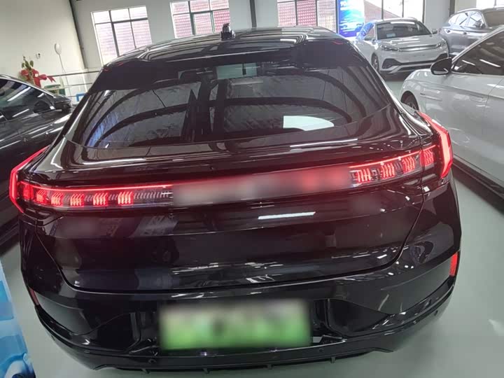 Фото 6 - Zeekr 001