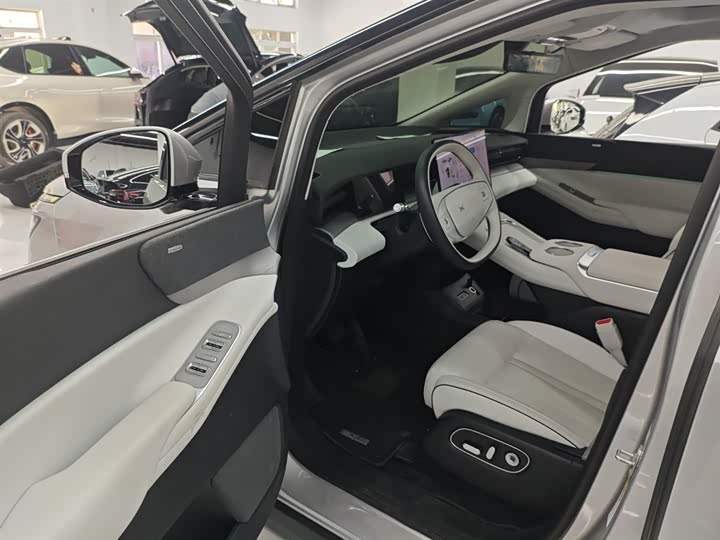 Фото 13 - XPeng X9