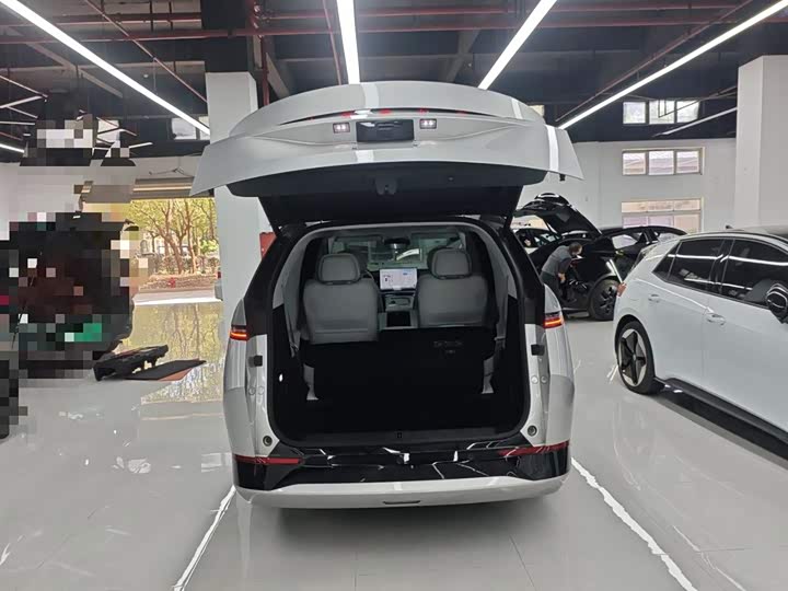 Фото 9 - XPeng X9