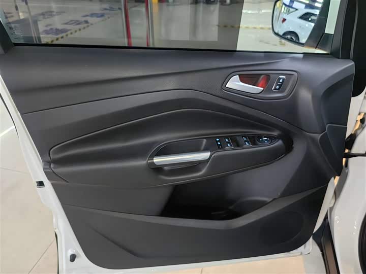 Фото 12 - Ford Escape (Kuga)