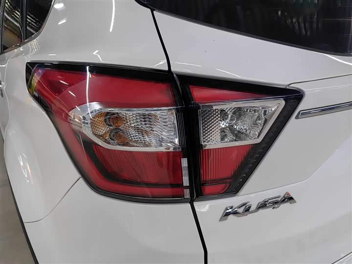 Фото 23 - Ford Escape (Kuga)