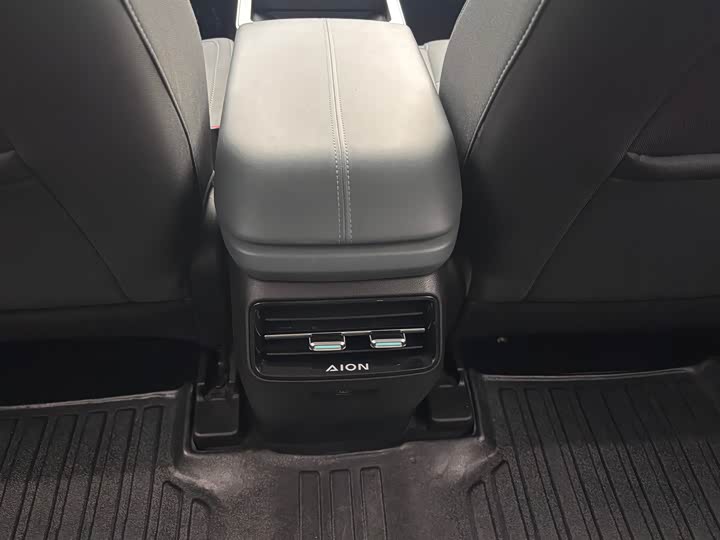 Фото 15 - GAC Aion Y