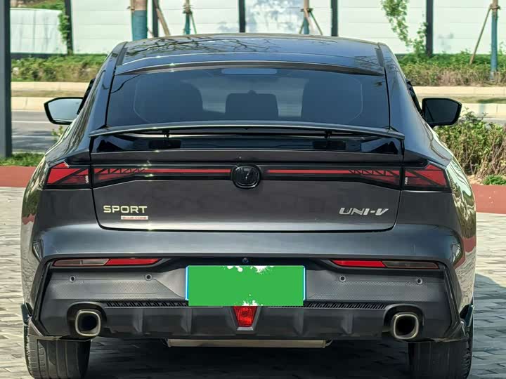 Фото 8 - Changan UNI-V