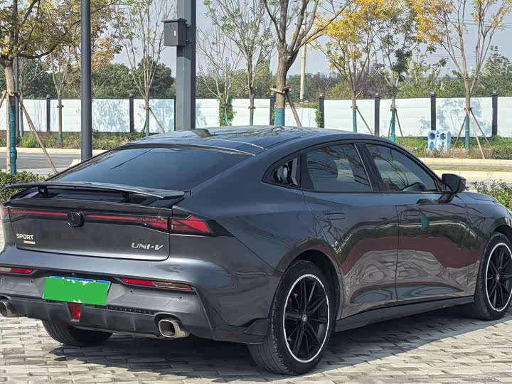 Фото 9 - Changan UNI-V