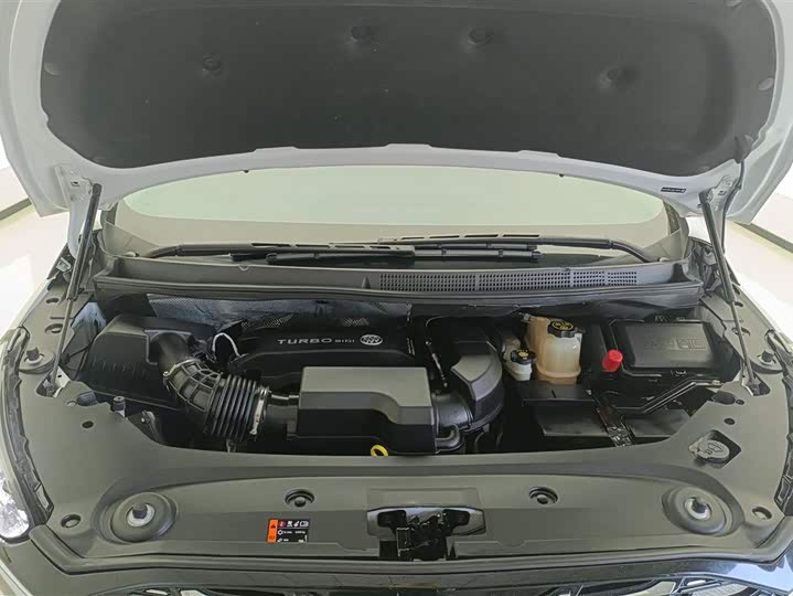 Фото 10 - Buick GL8 ES