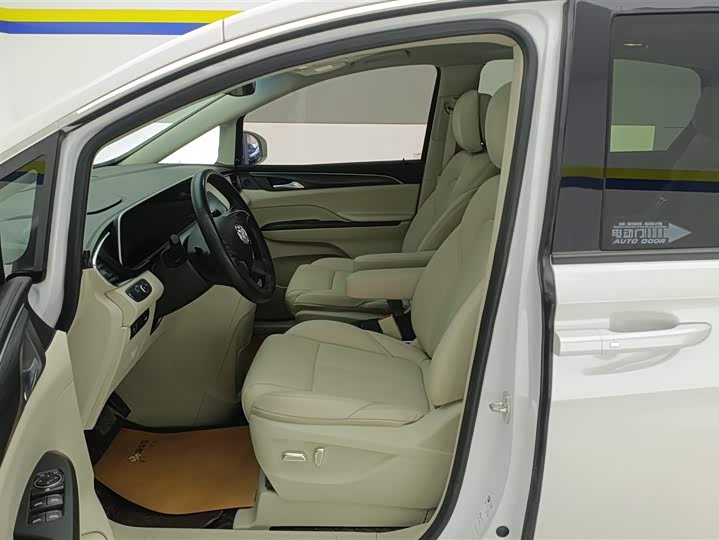 Фото 9 - Buick GL8 ES