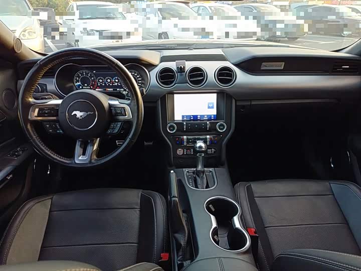 Фото 12 - Ford Mustang