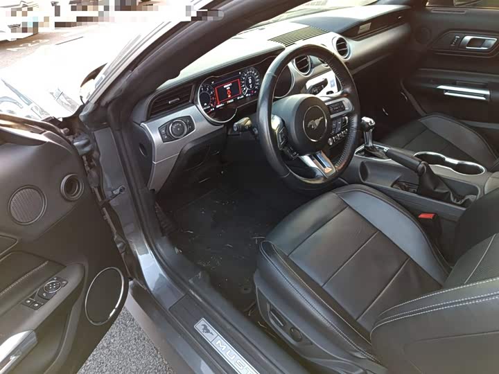 Фото 13 - Ford Mustang