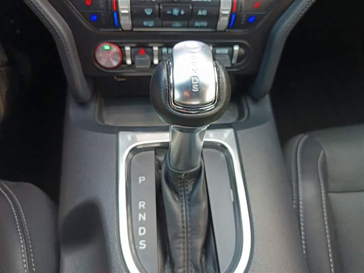 Фото 6 - Ford Mustang