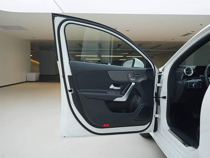 Фото 16 - Mercedes-Benz A-Class