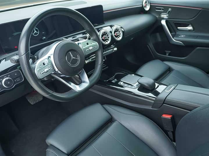 Фото 9 - Mercedes-Benz A-Class