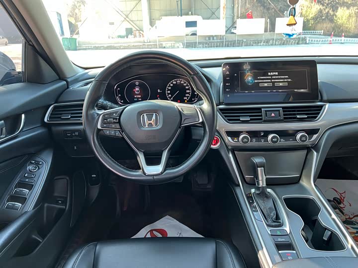 Фото 10 - Honda Accord