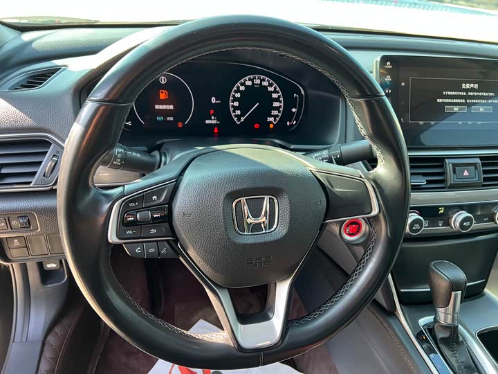 Фото 11 - Honda Accord