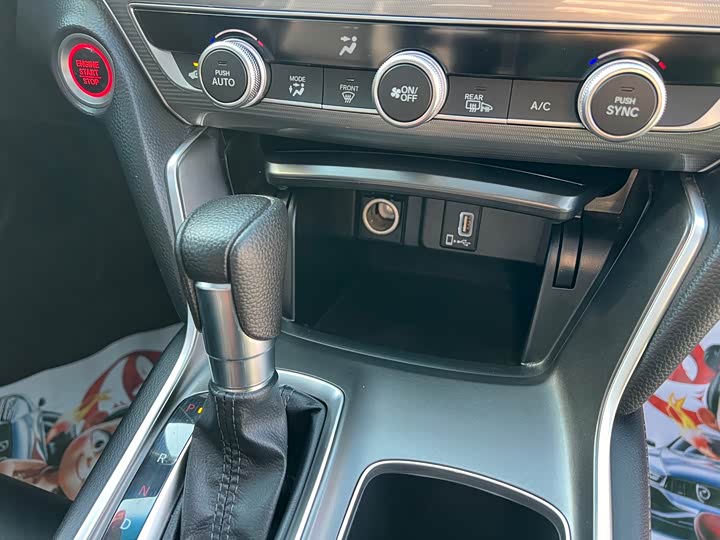 Фото 15 - Honda Accord