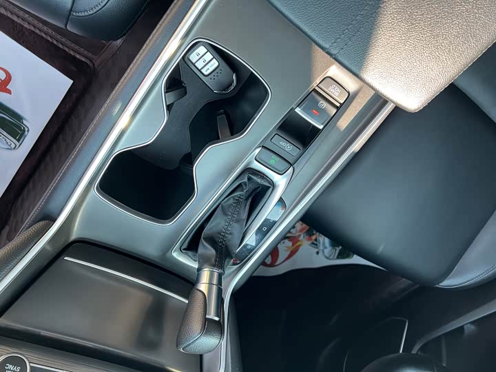 Фото 16 - Honda Accord