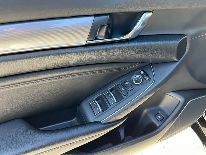 Фото 21 - Honda Accord