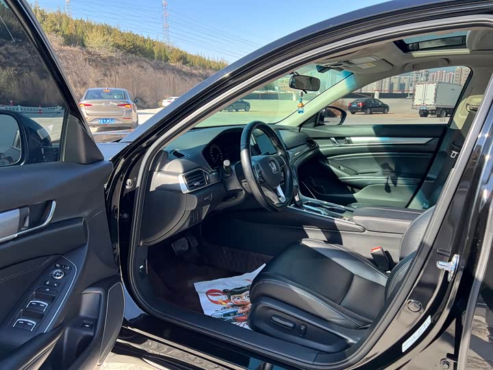 Фото 4 - Honda Accord