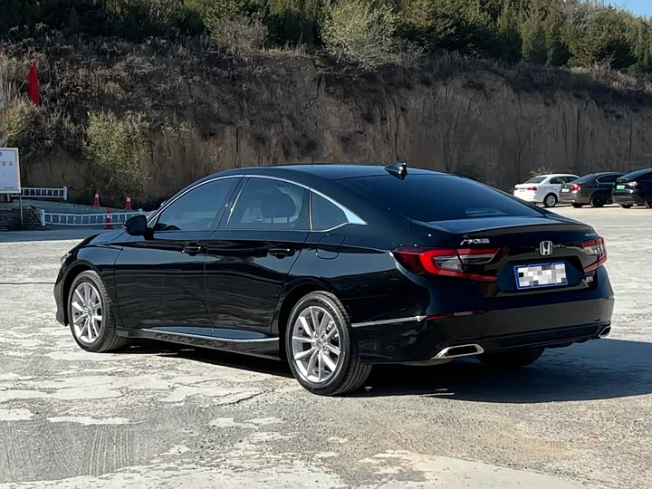 Фото 7 - Honda Accord