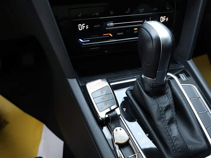 Фото 12 - Volkswagen Magotan