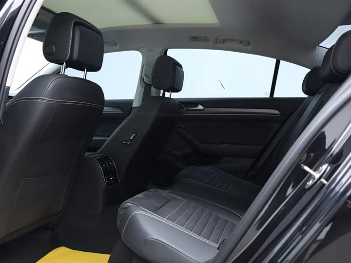 Фото 13 - Volkswagen Magotan