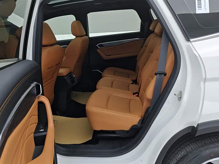 Фото 11 - Geely Okavango L