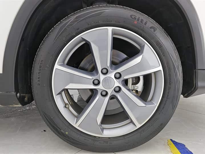 Фото 6 - Geely Okavango L