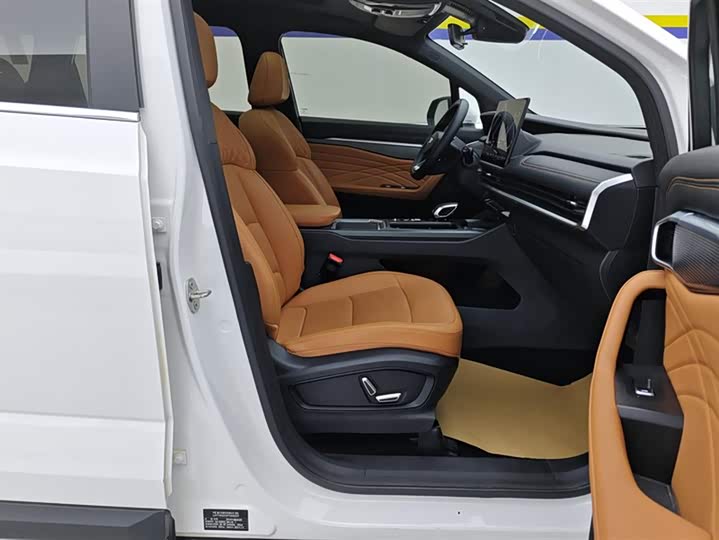 Фото 8 - Geely Okavango L