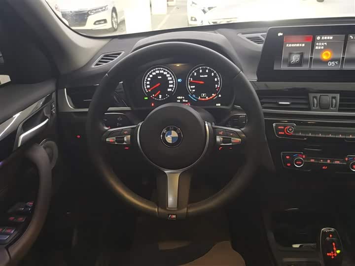 Фото 11 - BMW X1