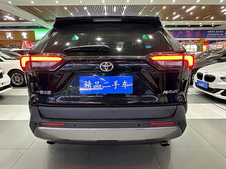 Фото 13 - Toyota RAV4