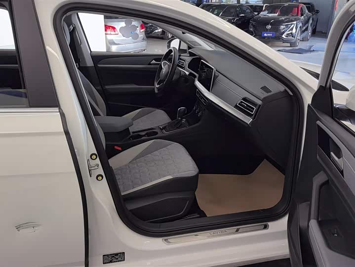 Фото 8 - Volkswagen Lavida