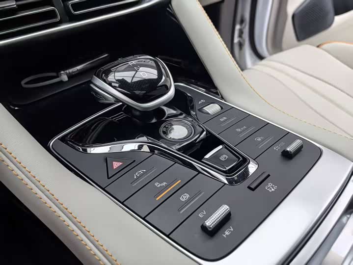 Фото 18 - BYD Song Plus Hybrid/EV