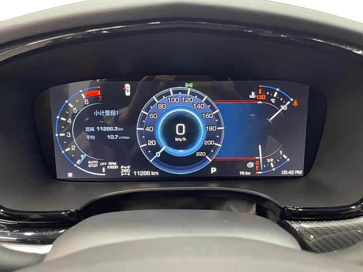 Фото 21 - Cadillac XT6