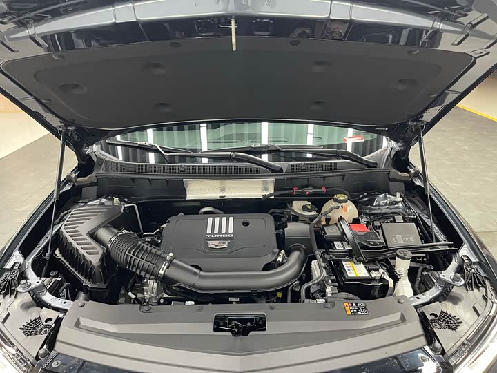 Фото 22 - Cadillac XT6