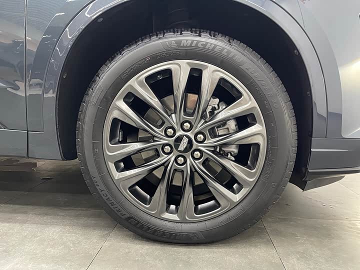 Фото 7 - Cadillac XT6