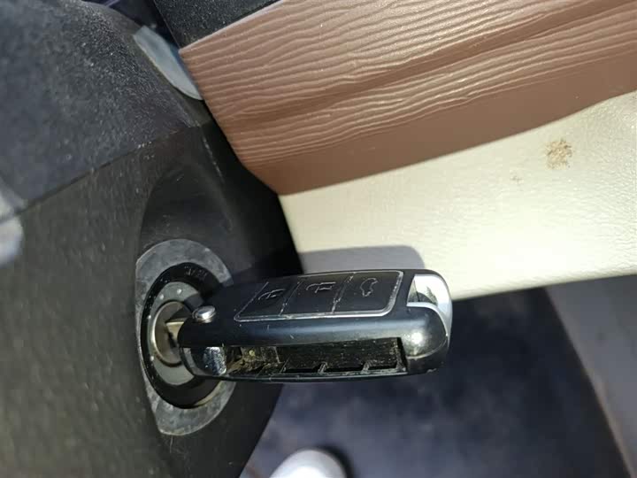 Фото 12 - Dongfeng Forthing Lingzhi M5